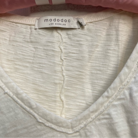 MODODOC Ivory Cream women’s V Neck T shirt Size Small Layering Lagenlook Coastal - Picture 3 of 4